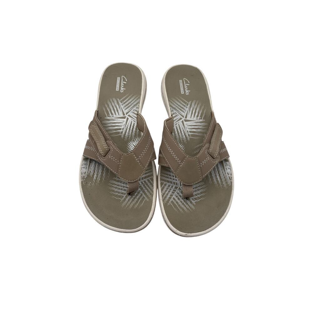 Women’s Clark’s Size 8 Greige Thong Sandals